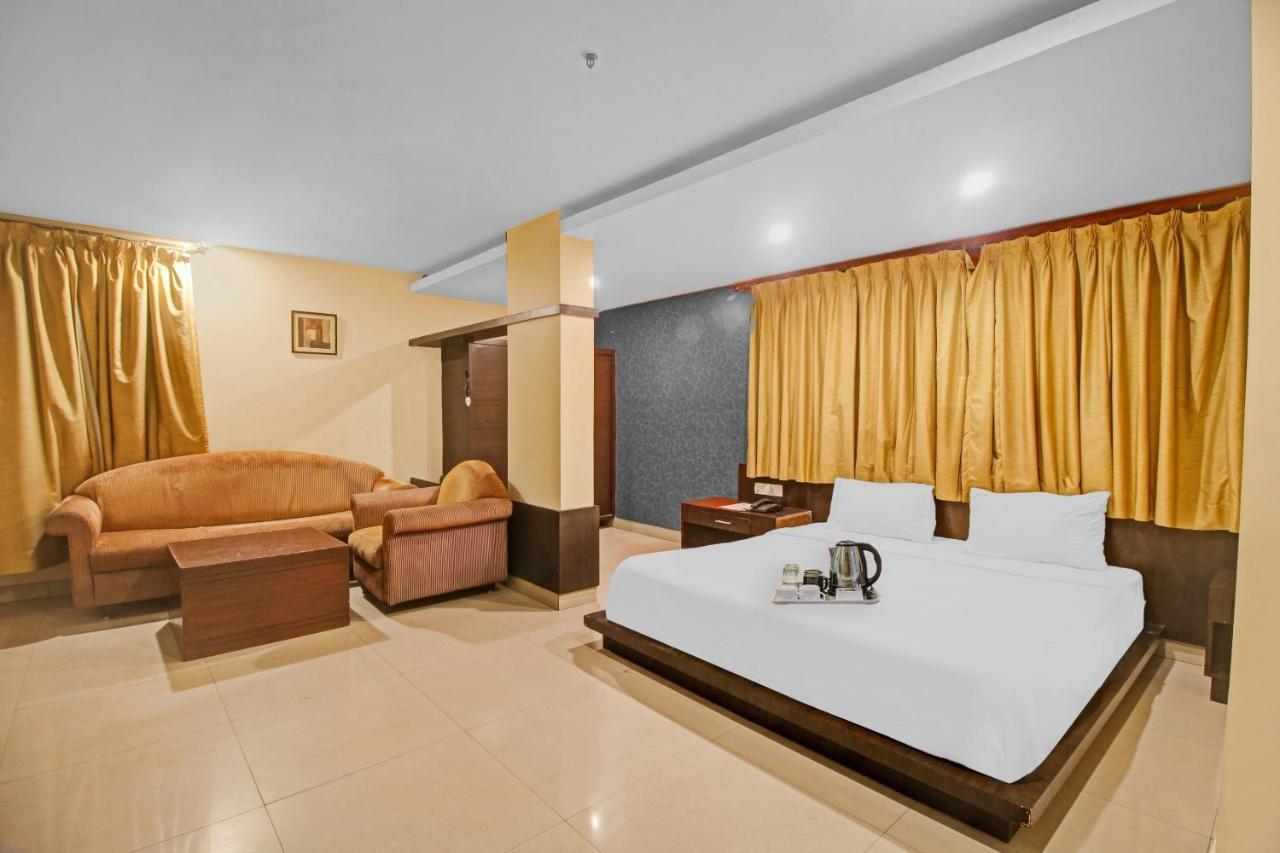 Townhouse The Grand Plaza Hotell Hyderabad Exteriör bild