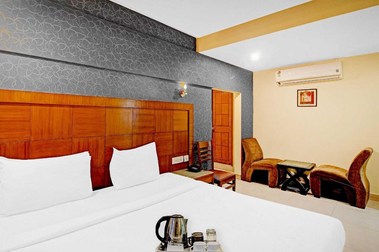 Townhouse The Grand Plaza Hotell Hyderabad Exteriör bild