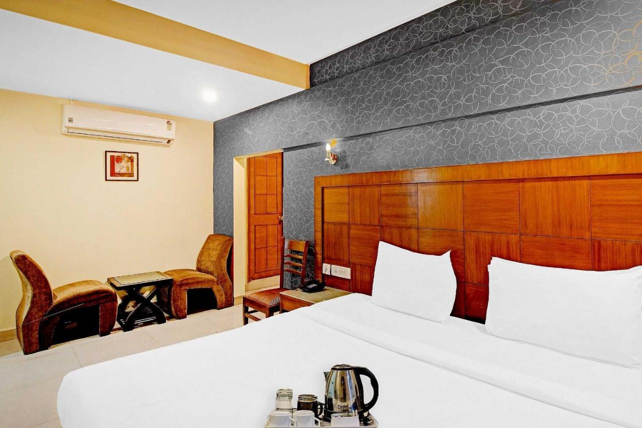 Townhouse The Grand Plaza Hotell Hyderabad Exteriör bild