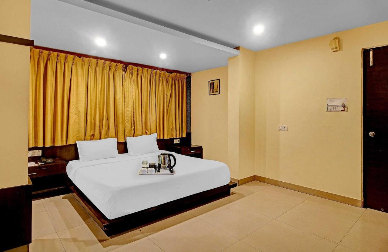 Townhouse The Grand Plaza Hotell Hyderabad Exteriör bild