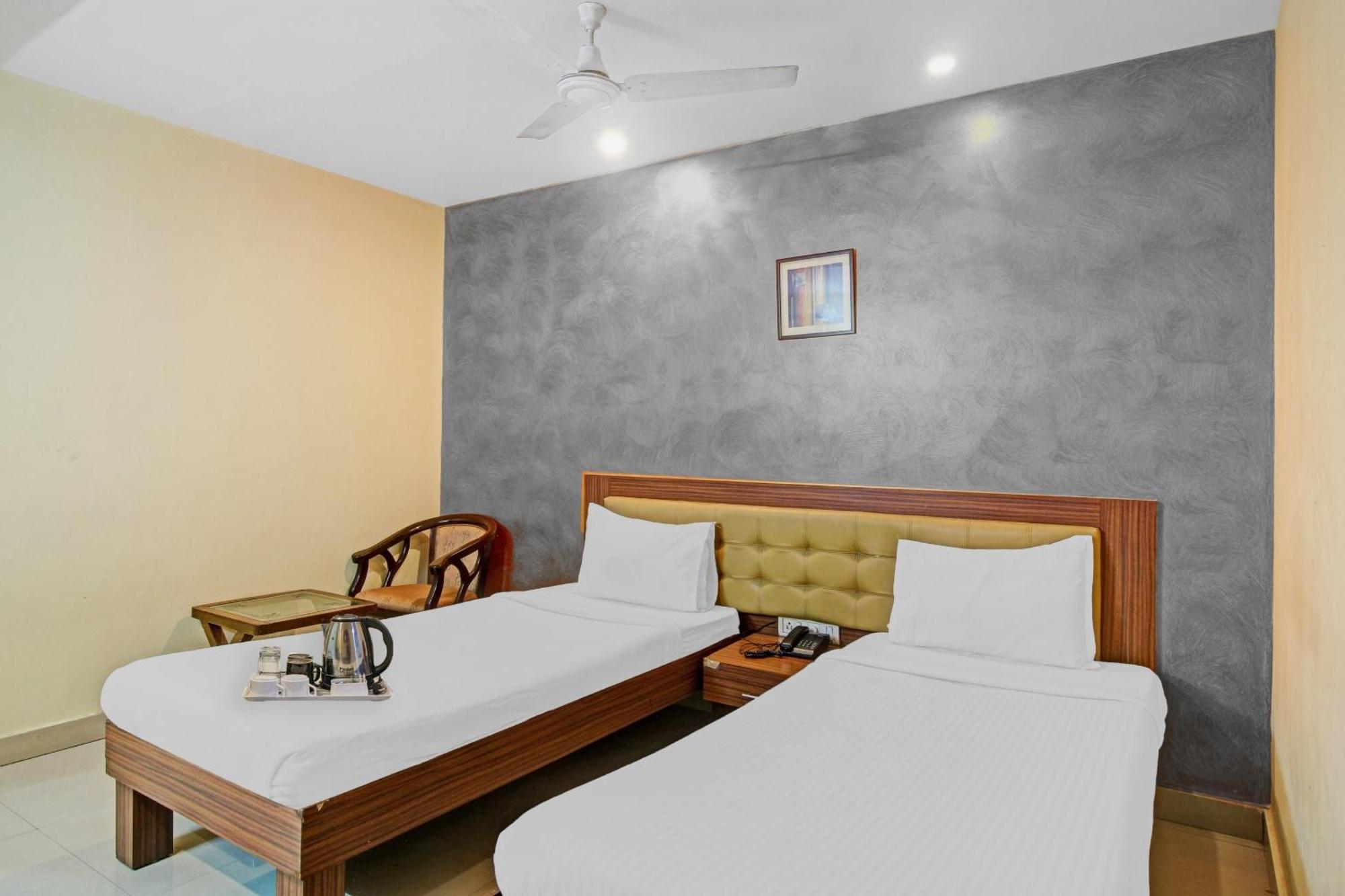 Townhouse The Grand Plaza Hotell Hyderabad Exteriör bild