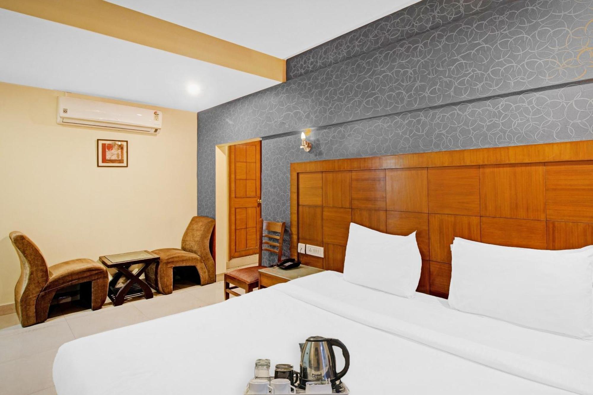 Townhouse The Grand Plaza Hotell Hyderabad Exteriör bild