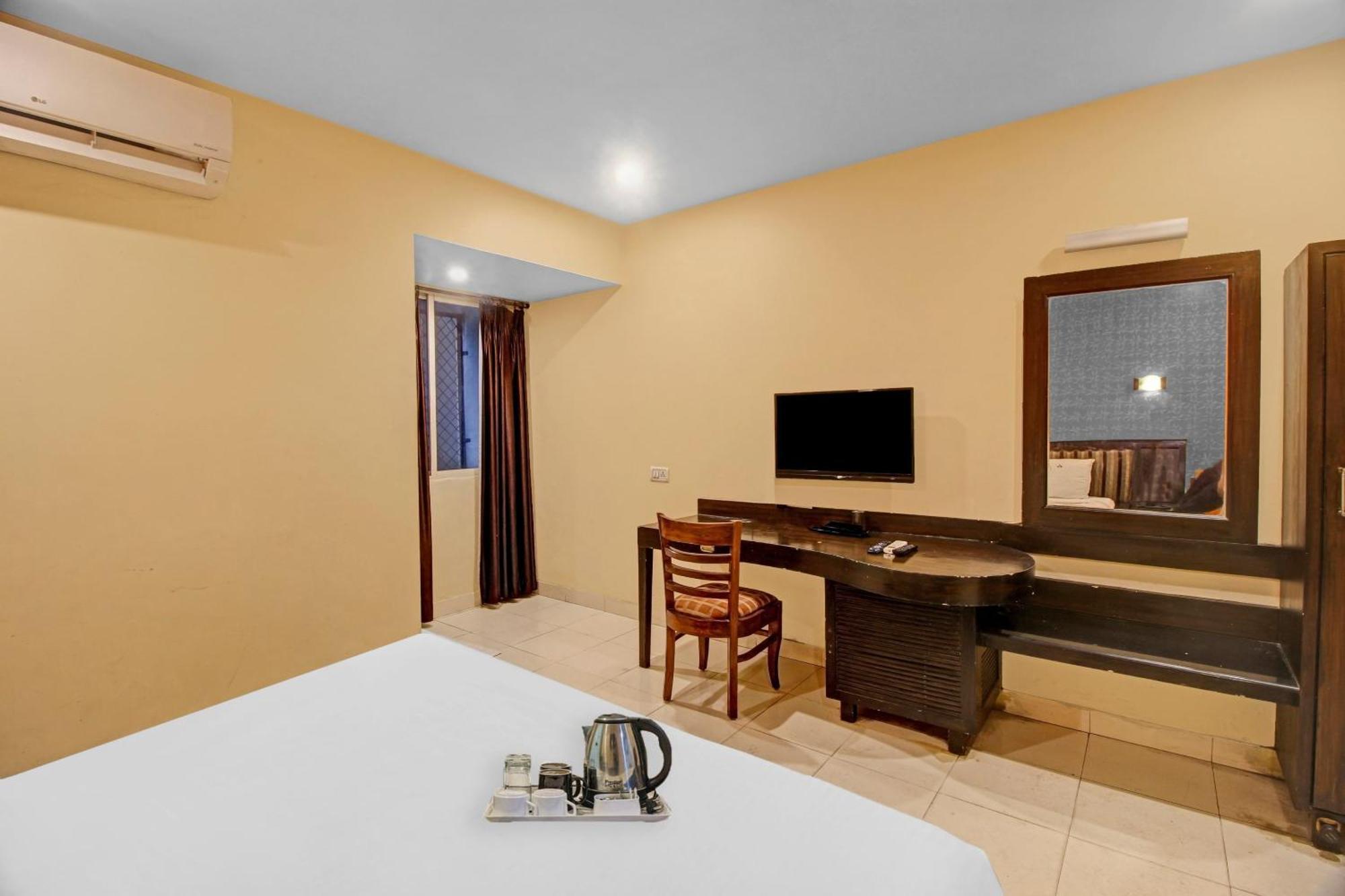 Townhouse The Grand Plaza Hotell Hyderabad Exteriör bild
