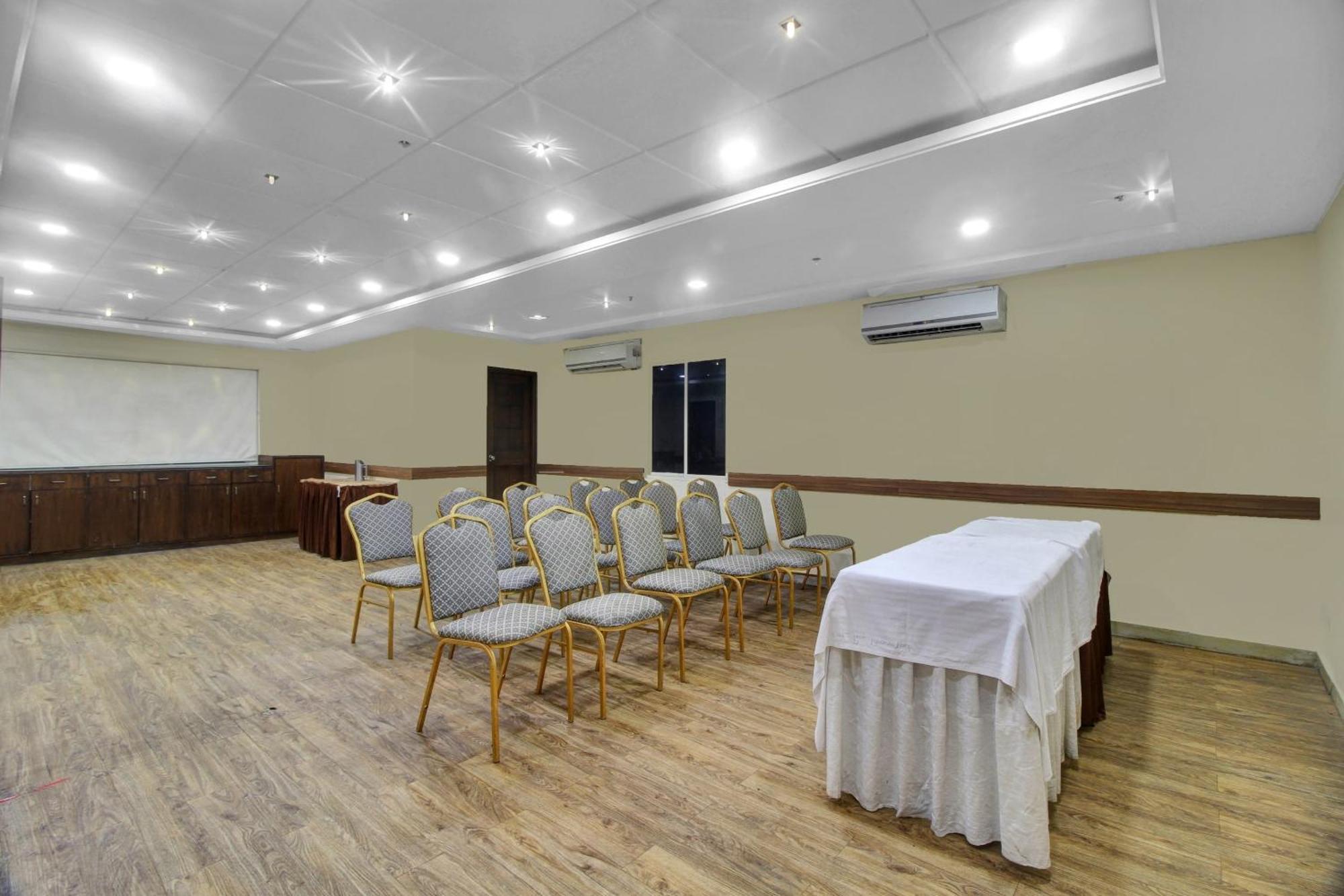 Townhouse The Grand Plaza Hotell Hyderabad Exteriör bild