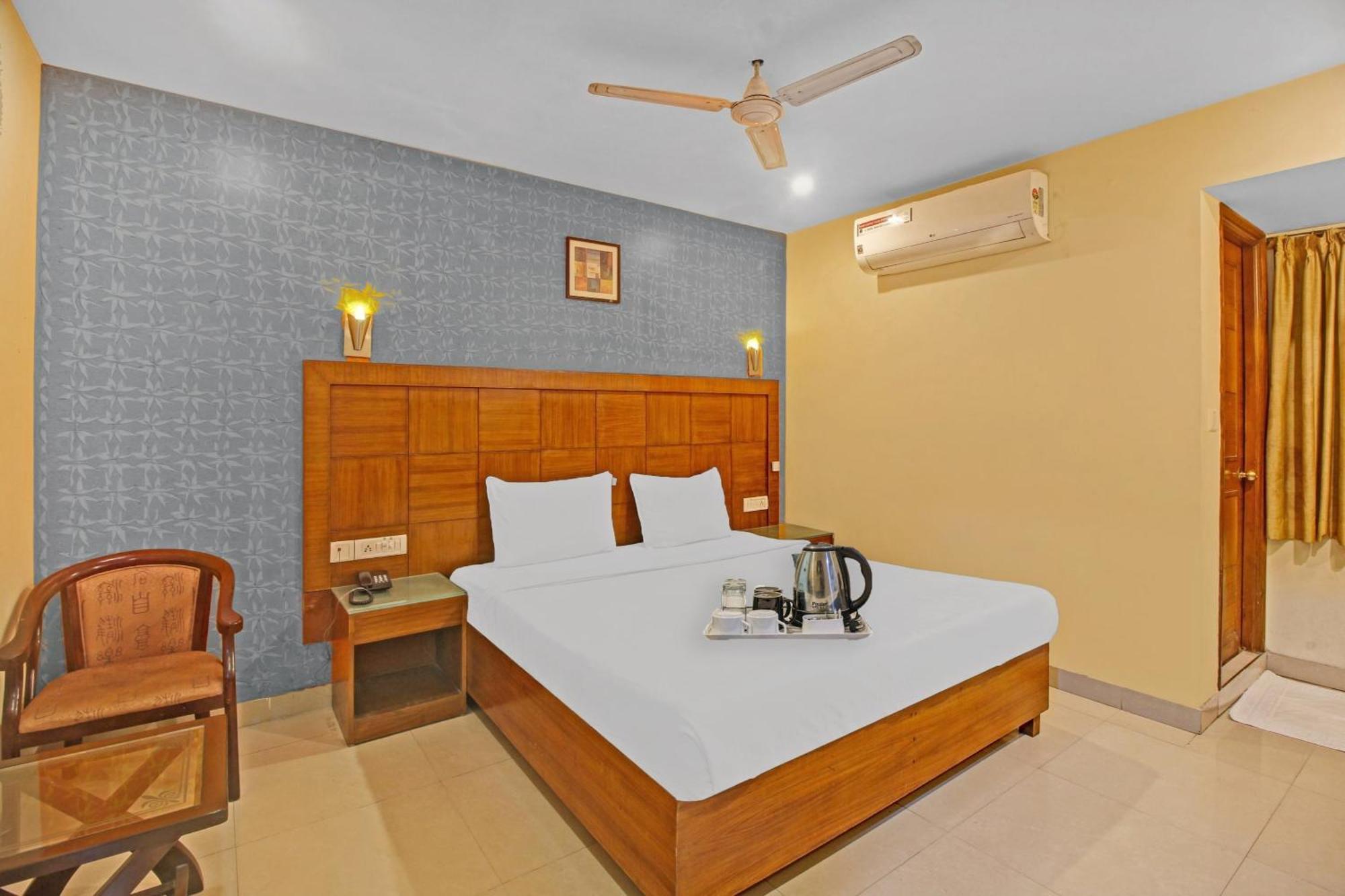 Townhouse The Grand Plaza Hotell Hyderabad Exteriör bild