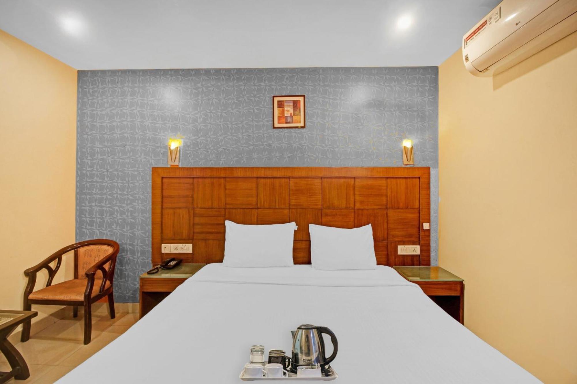 Townhouse The Grand Plaza Hotell Hyderabad Exteriör bild