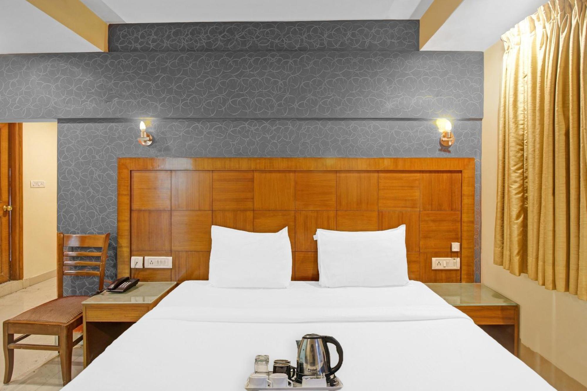 Townhouse The Grand Plaza Hotell Hyderabad Exteriör bild