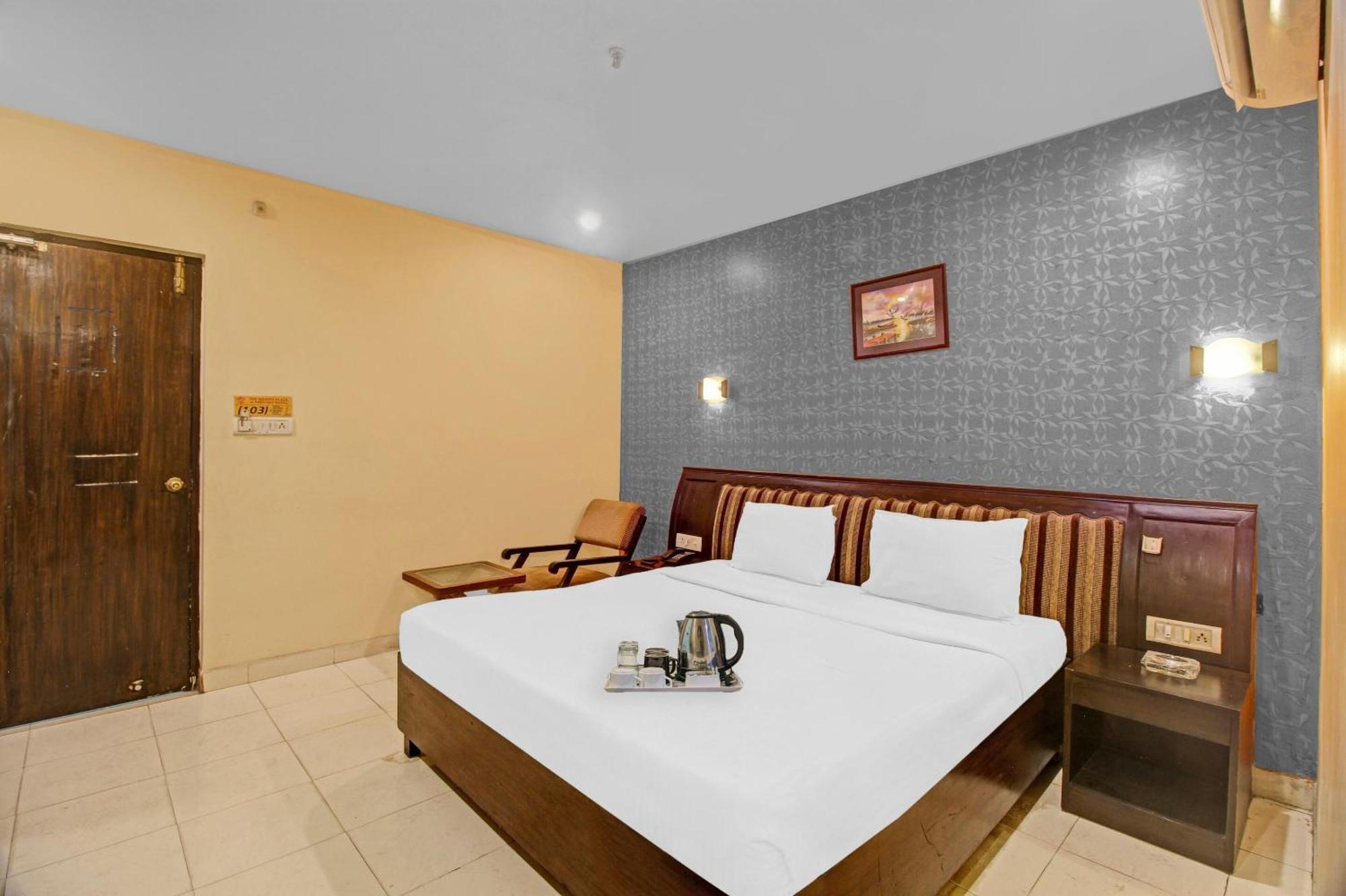 Townhouse The Grand Plaza Hotell Hyderabad Exteriör bild