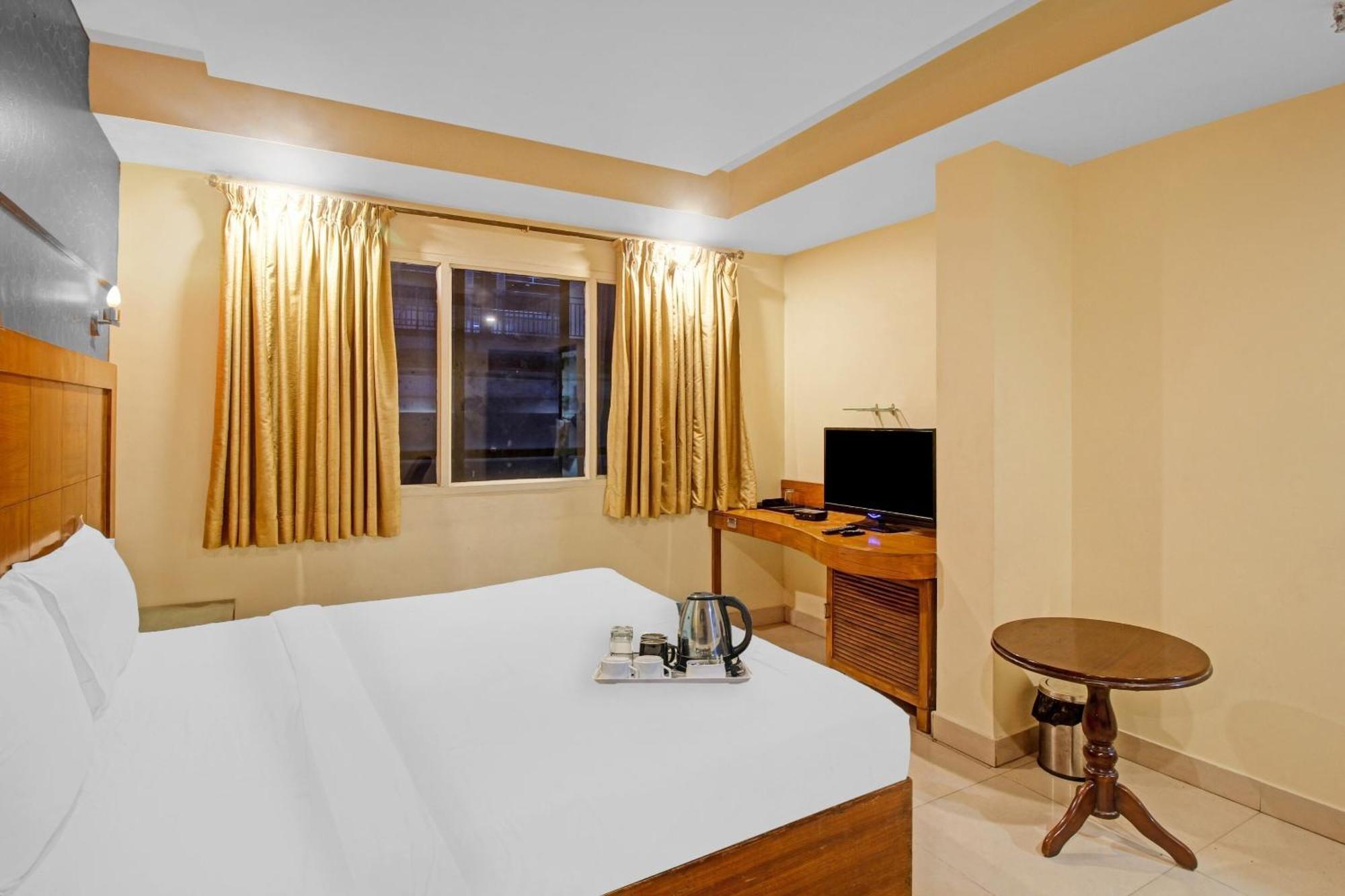 Townhouse The Grand Plaza Hotell Hyderabad Exteriör bild